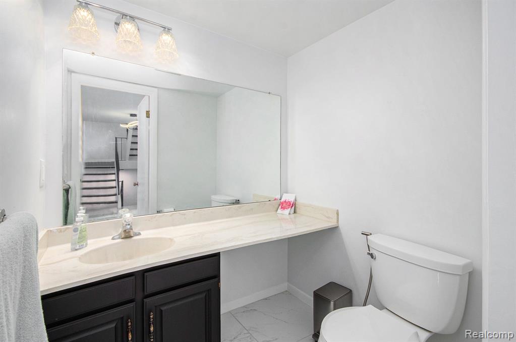 3045 Lindenwood Drive, Dearborn, MI 48120 — Photo 12