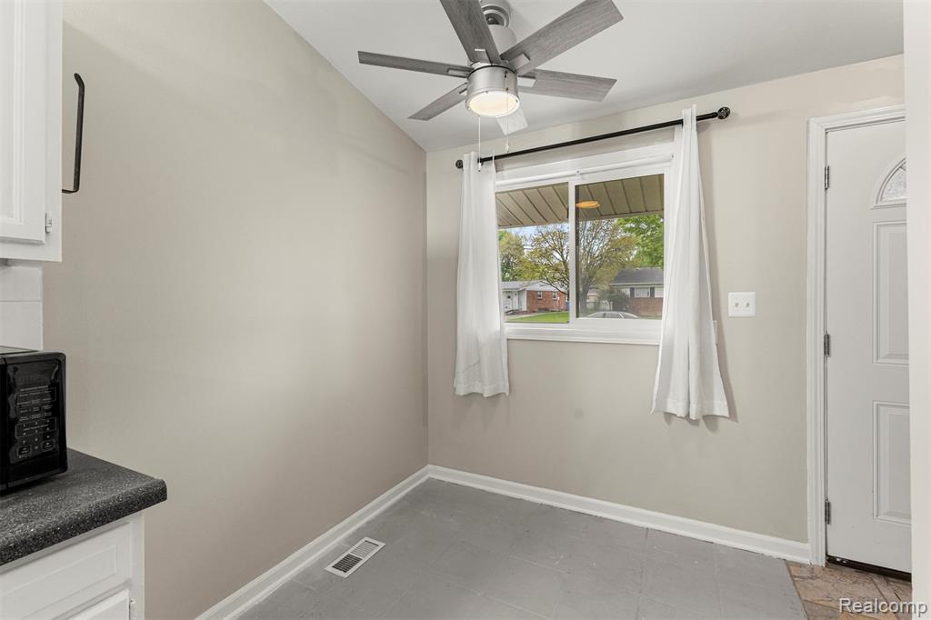 5367 Vivian Street, Dearborn Heights, MI 48125 — Photo 11