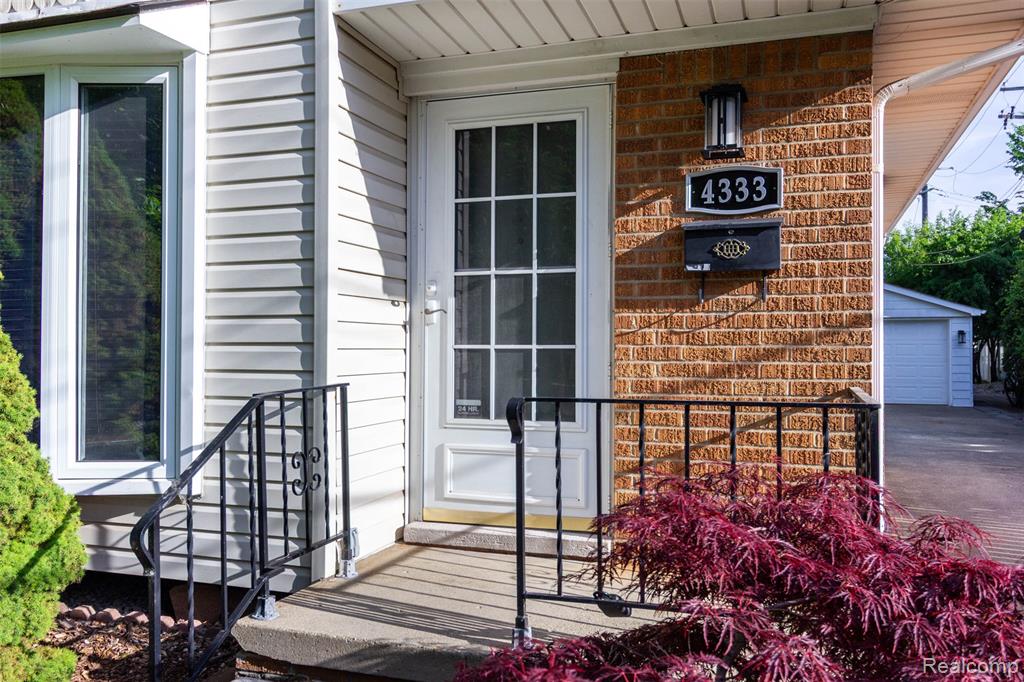 4333 Manor Avenue, Royal Oak, MI 48073 — front exterior