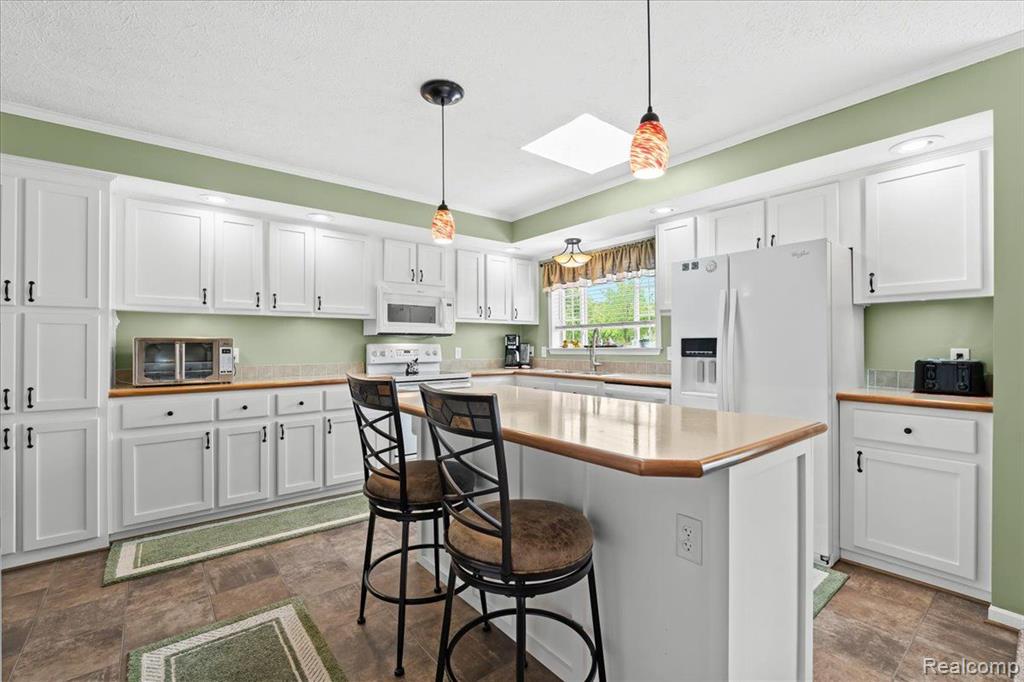 11855 CEDARBROOK Drive, South Lyon, MI 48178 — Photo 10