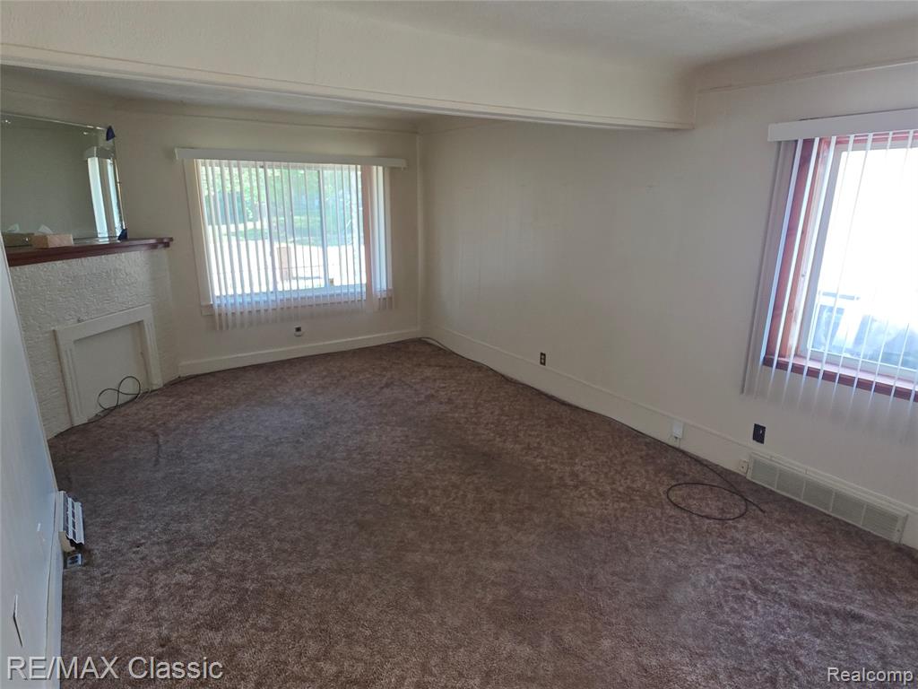 952 Lakeview Street, Waterford, MI 48328 — Photo 3