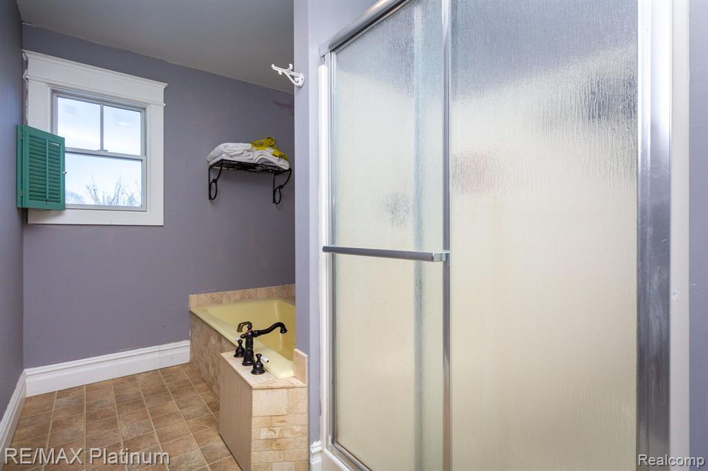 536 N CEDAR Road, Fowlerville, MI 48836 — Photo 29