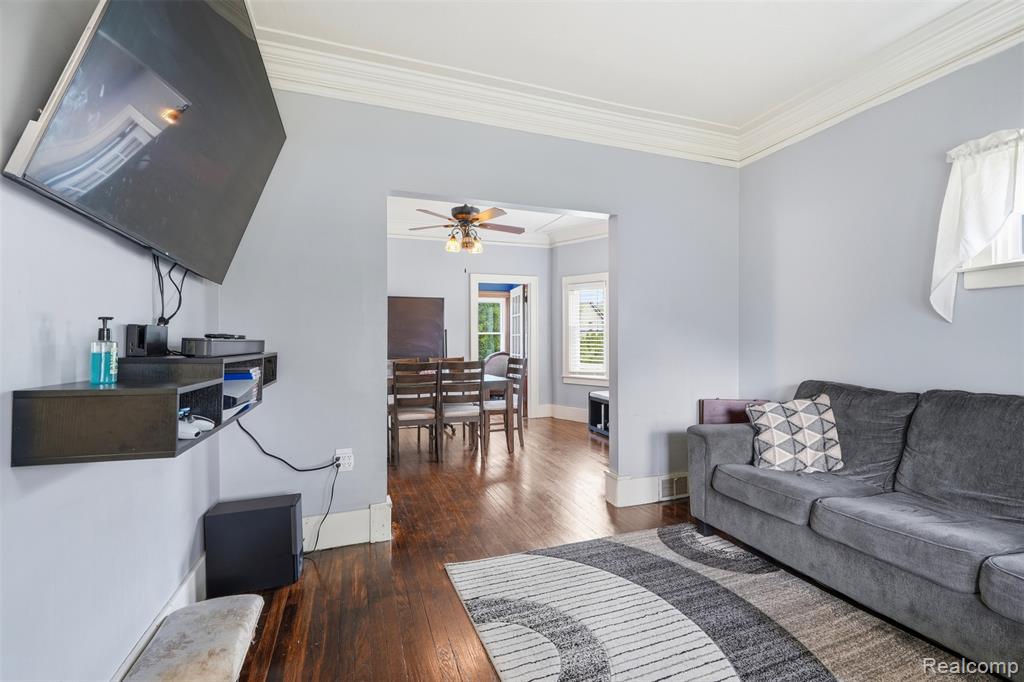 24248 Hayes Avenue, Eastpointe, MI 48021 — Photo 9