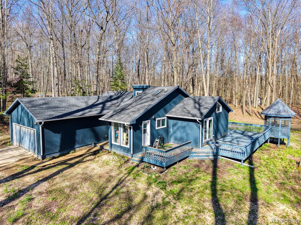 9820 Oakhurst Road, Holly, MI 48442 — front exterior
