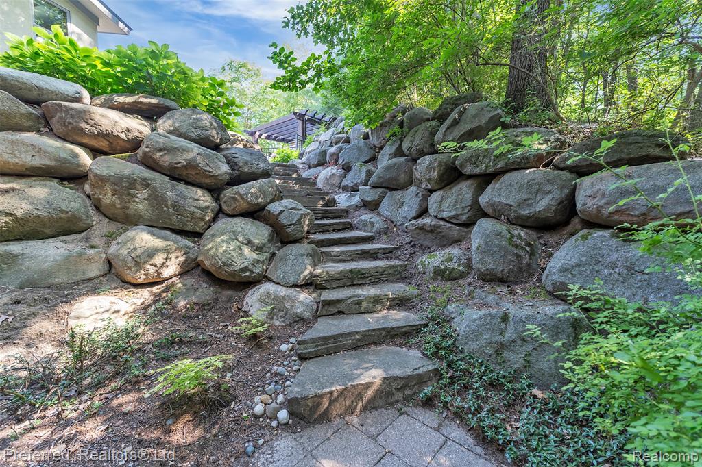 12196 Woodline Drive, Fenton, MI 48430 — Photo 97