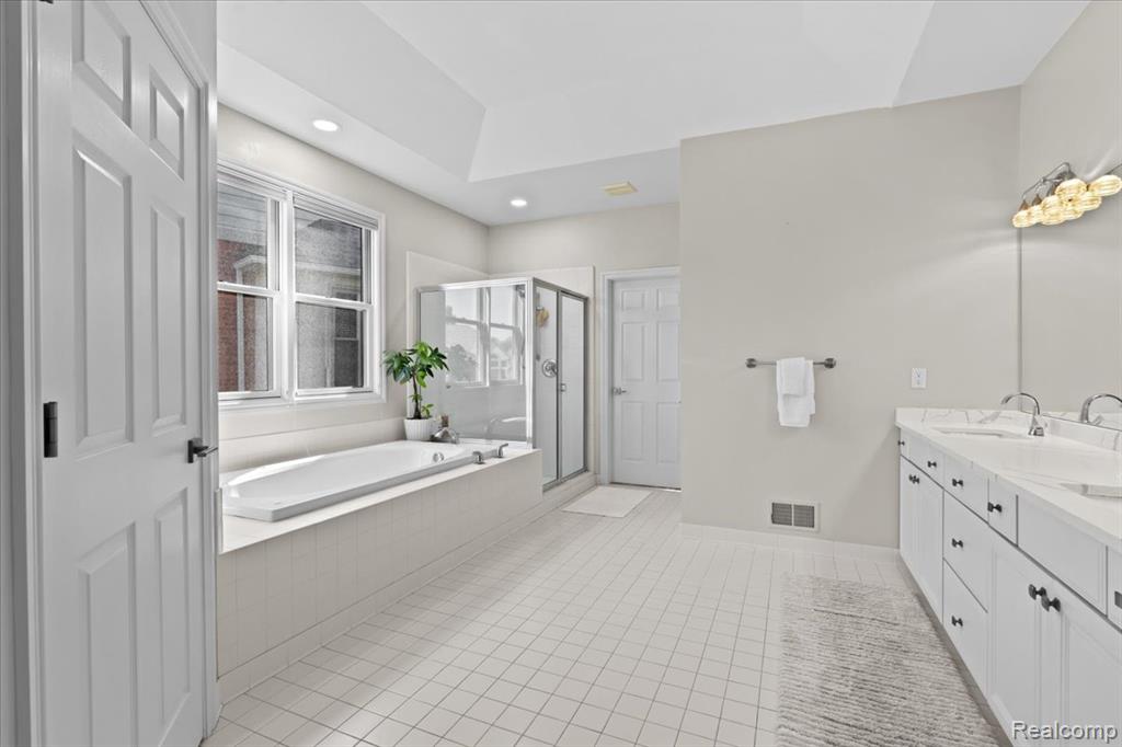10817 Cliffview Drive, South Lyon, MI 48178 — Photo 18