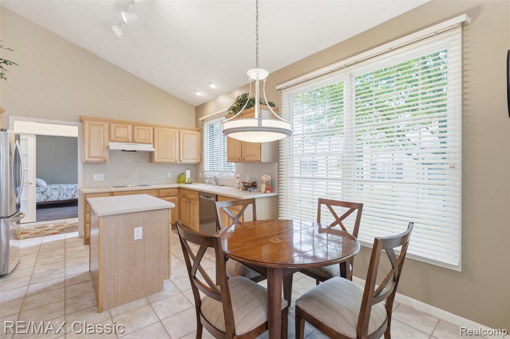 16934 Lochmoor Circle W, Northville, MI 48168 — Photo 12
