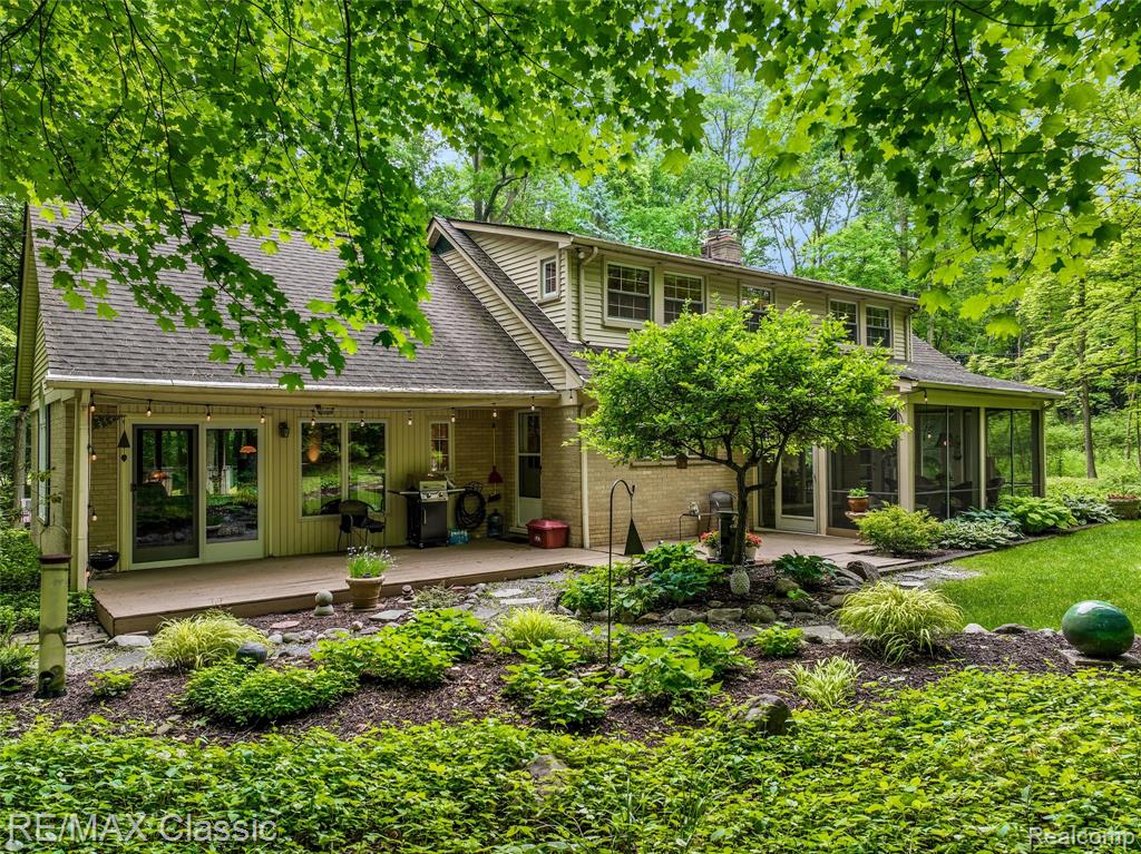 45100 Thornapple Lane, Northville, MI 48168 — Photo 41