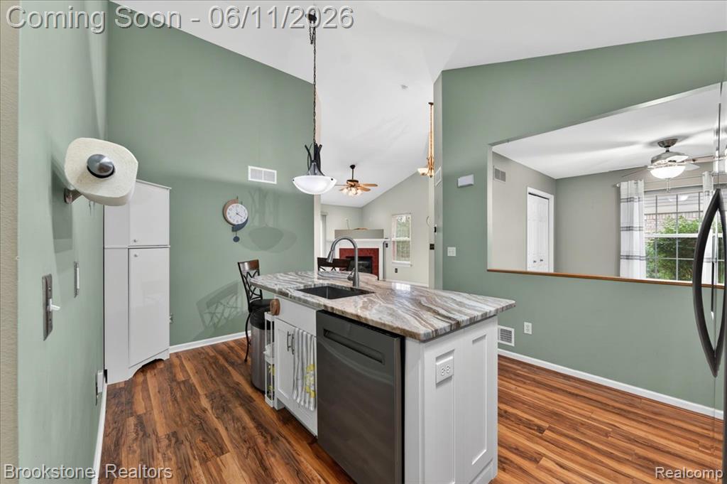 25406 Willowbrook Court, Flat Rock, MI 48134 — Photo 8