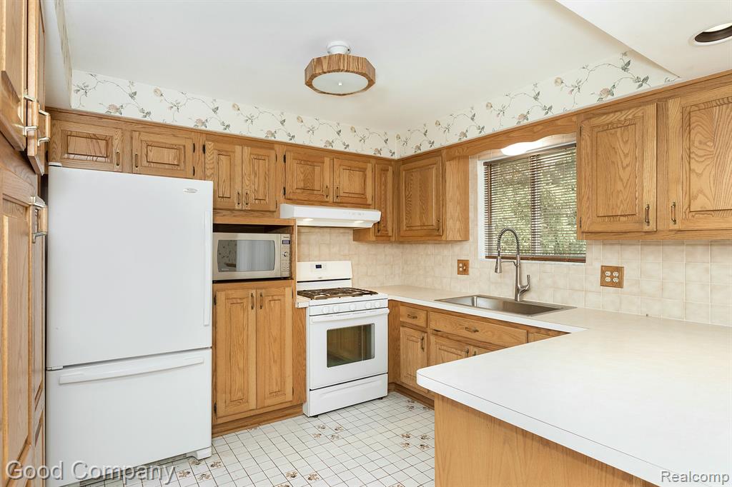 53258 BANCROFT Drive, Shelby Twp, MI 48316 — Photo 11
