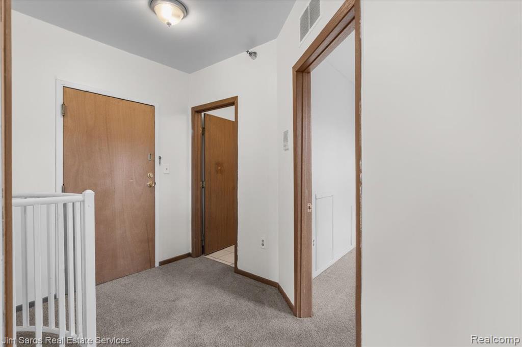 590 Parkview #201 Drive, Detroit, MI 48214 — Photo 15