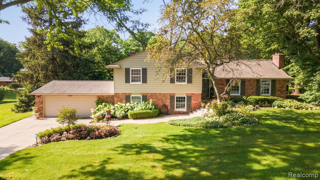 950 Satterlee Road, Bloomfield Hills, MI 48304 — front exterior