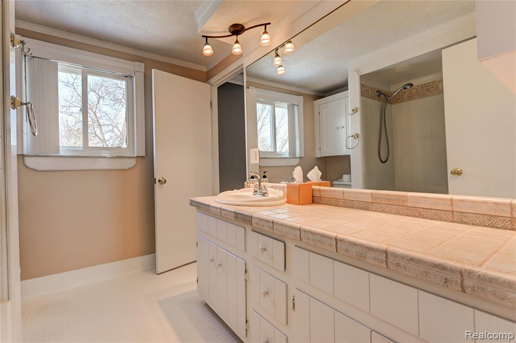 43047 Avon Court, Sterling Heights, MI 48313 — Photo 27
