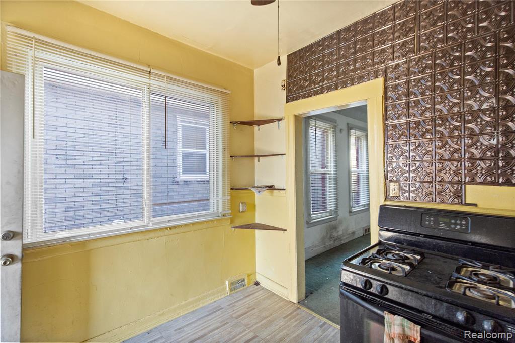 5049 Pennsylvania Street, Detroit, MI 48213 — Photo 13