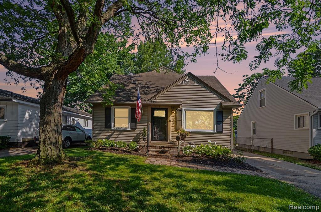 318 Chippewa Street, Clawson, MI