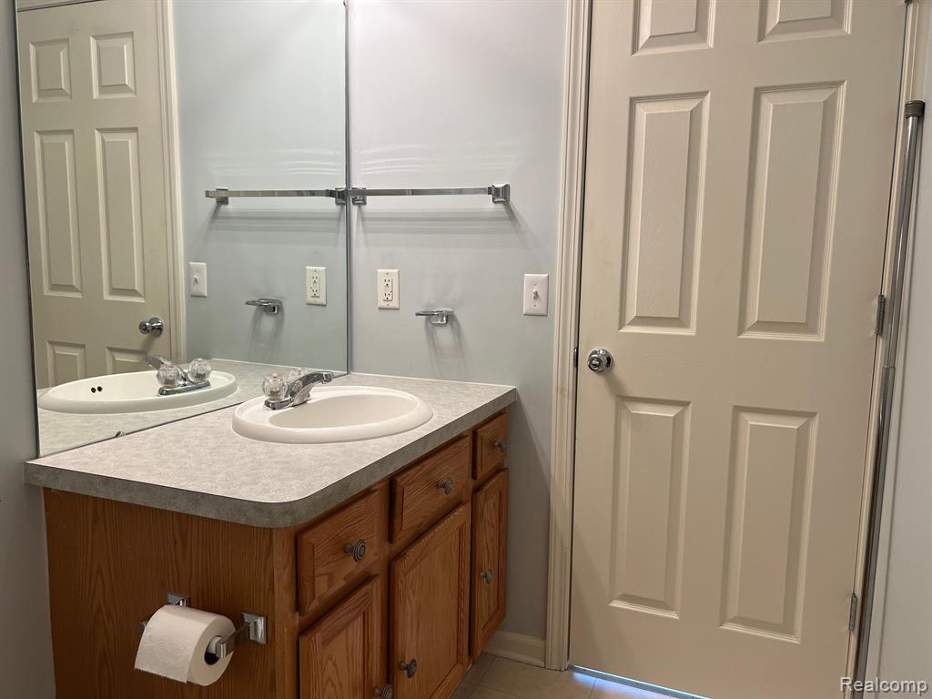 26652 KIRKWAY Drive, Woodhaven, MI 48183 — Photo 28
