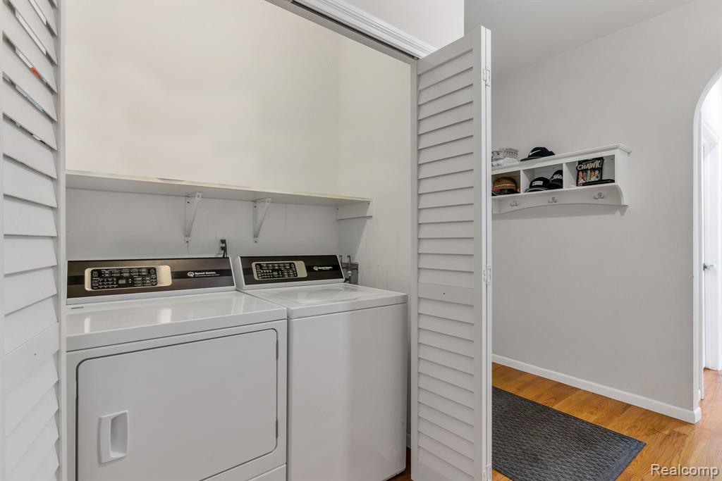 5827 WESTWOOD Drive, Grand Blanc, MI 48439 — Photo 24