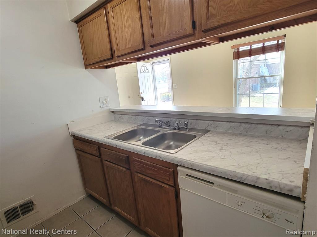 8831 Sunrise Drive, Sterling Heights, MI 48312 — Photo 8