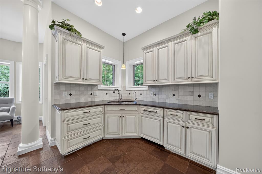 900 Hill Hollow Lane, Milford, MI 48381 — Photo 9