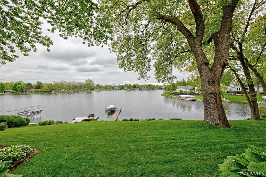 4030 ROLLINS Avenue, Waterford, MI 48329 — Photo 5