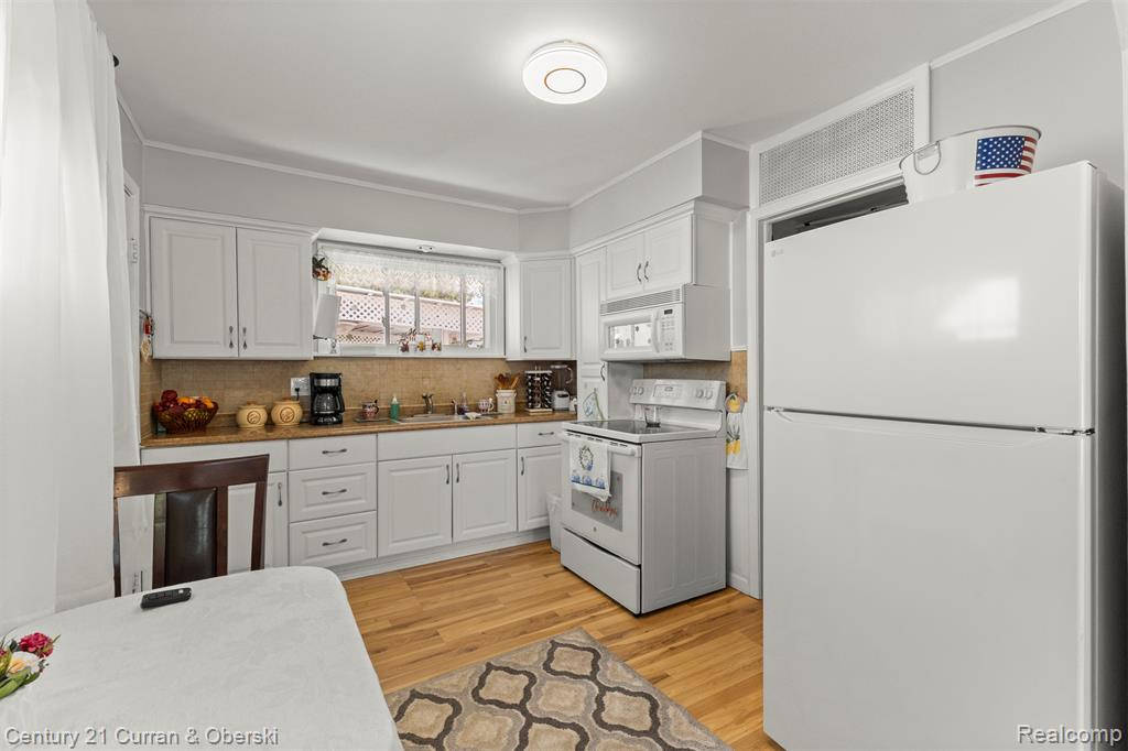 420 Lytle Place, Garden City, MI — Photo 10