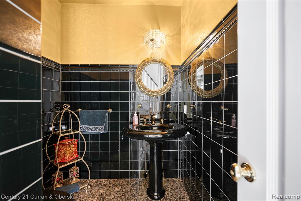 3 CABRI Lane, Dearborn Heights, MI 48127 — Photo 21