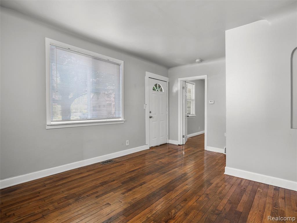 431 W Madge Avenue, Hazel Park, MI 48030 — Photo 5