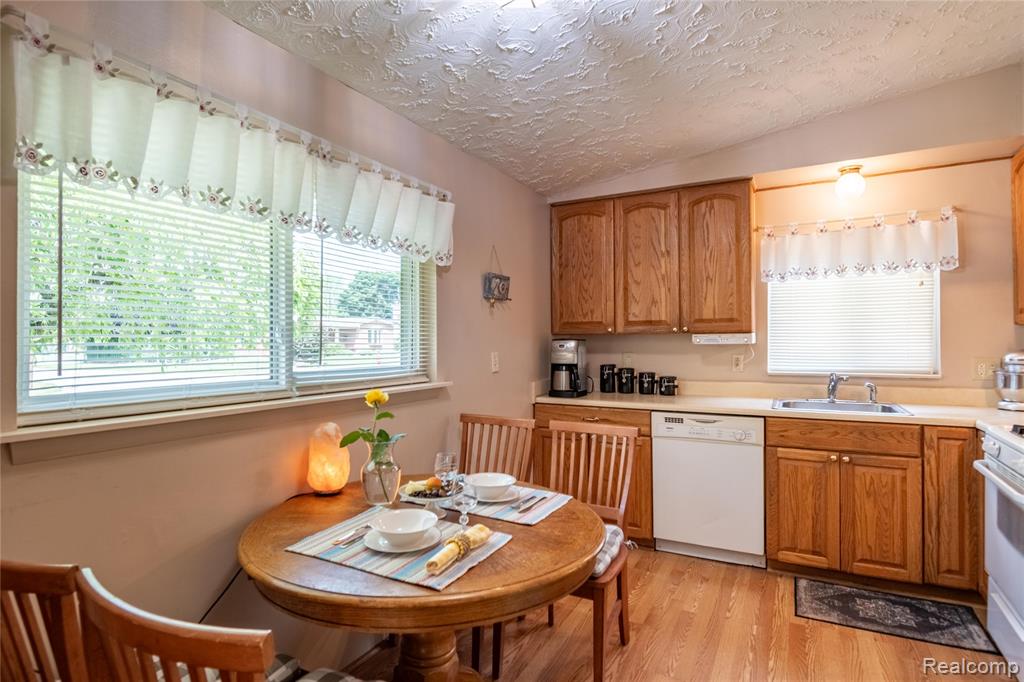 8311 Gulley Street, Taylor, MI 48180 — Photo 9