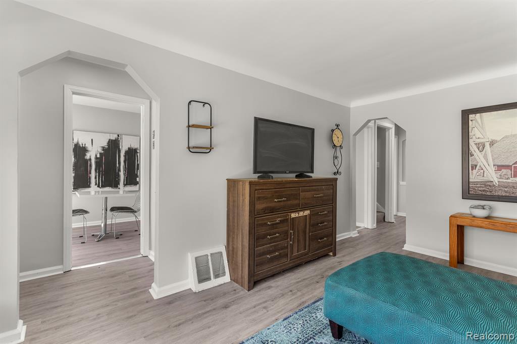 9131 WHITCOMB Street, Detroit, MI 48228 — Photo 11