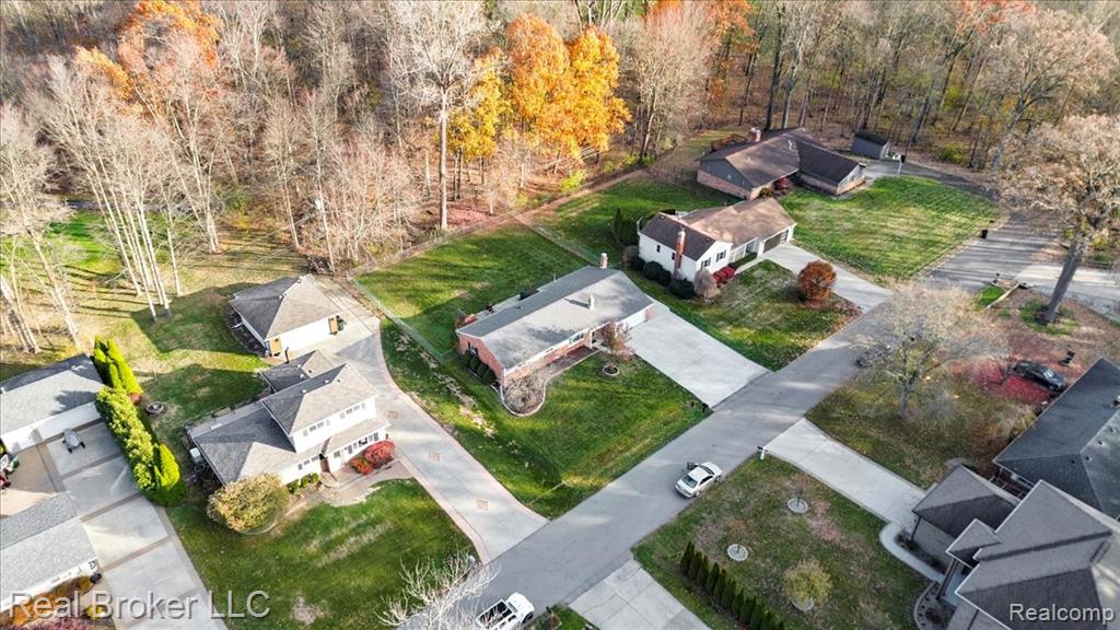 52048 Brentwood Drive, Shelby Twp, MI 48316 — Photo 8