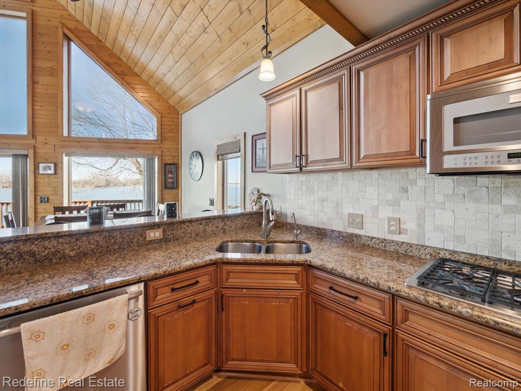 6730 Lakeshore Drive, Newport, MI 48166 — Photo 17