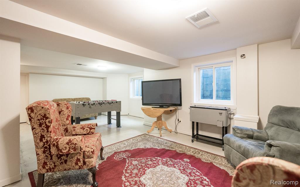 28090 Sunset Boulevard W, Lathrup Village, MI 48076 — Photo 29