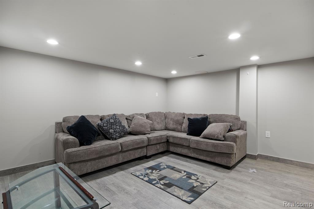 6916 KINMORE Street, Dearborn Heights, MI 48127 — Photo 27