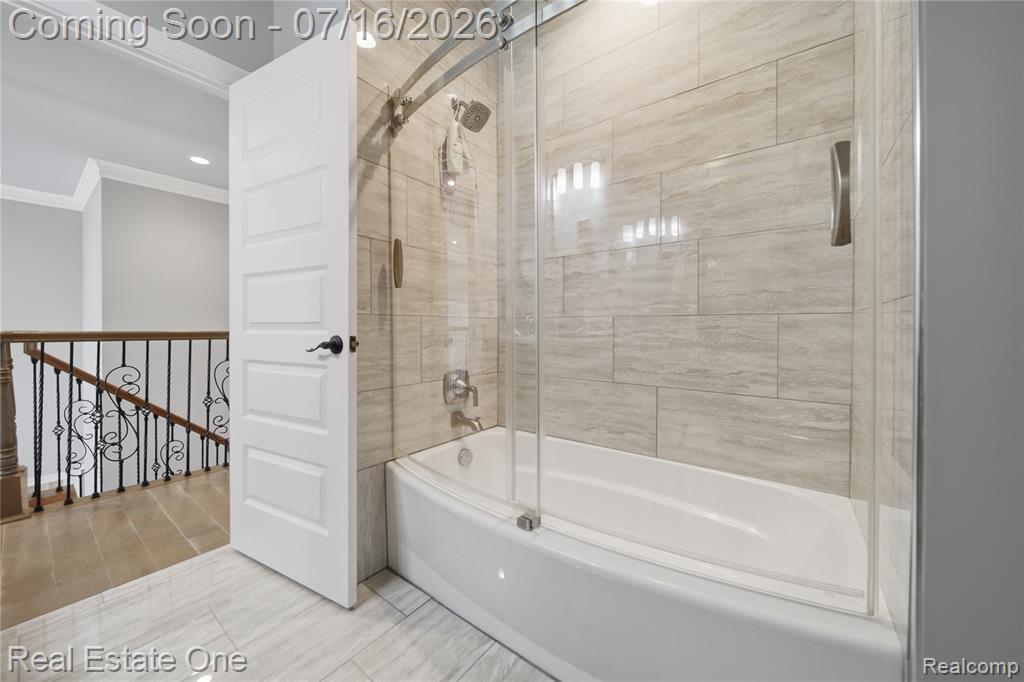 10641 Lone Oak Circle, Grand Blanc, MI 48439 — Photo 28