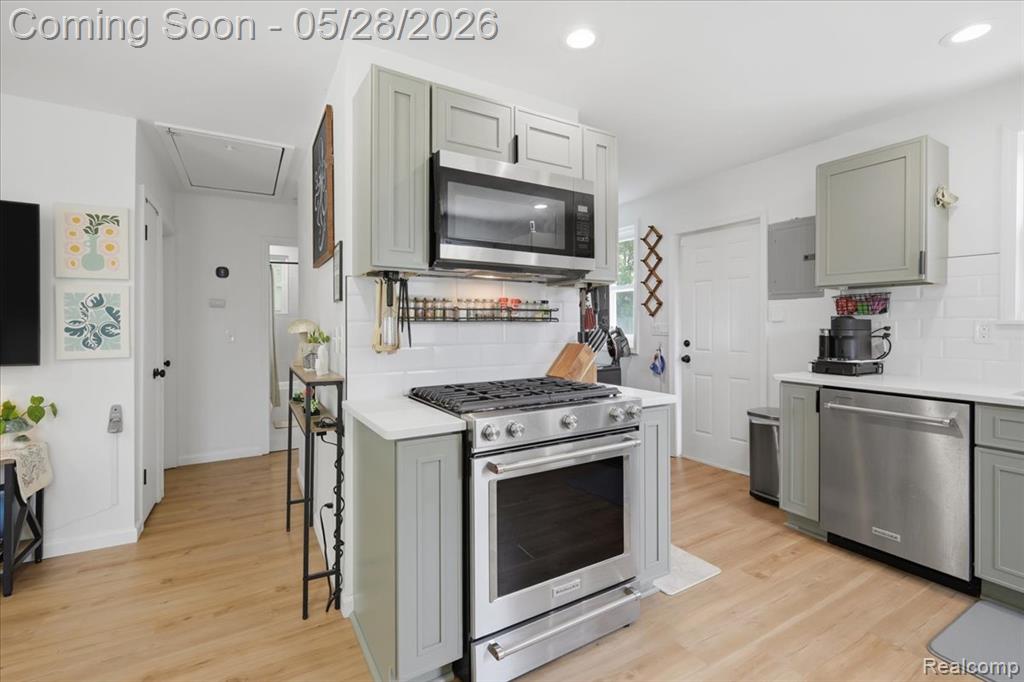 4805 Fenmore Avenue, Waterford, MI 48328 — Photo 12