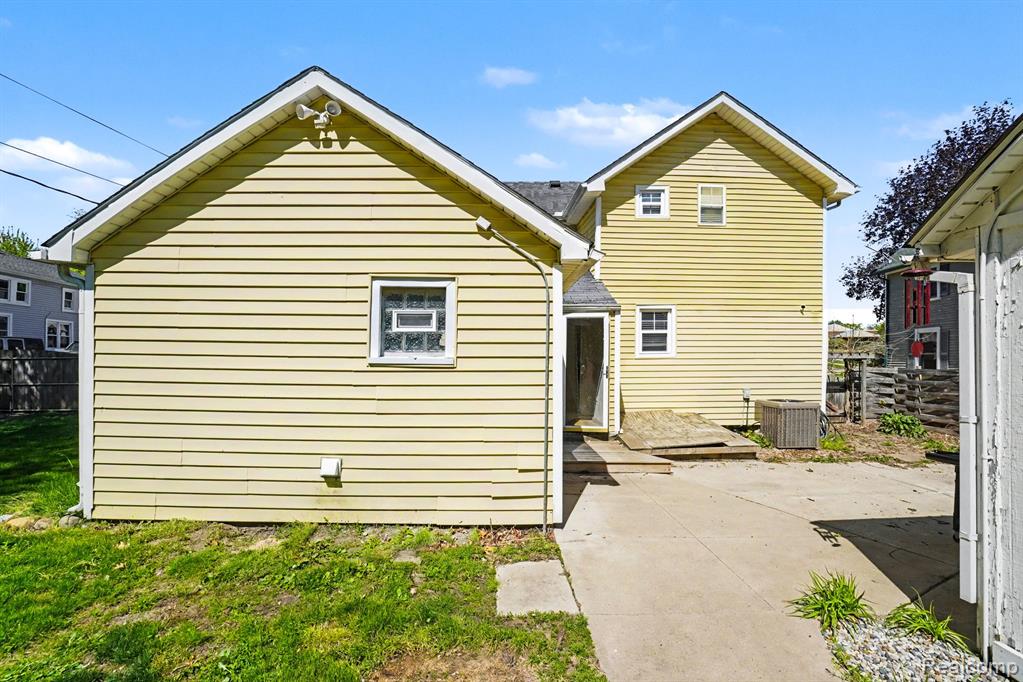 409 Fleming Street, Howell, MI 48843 — Photo 25