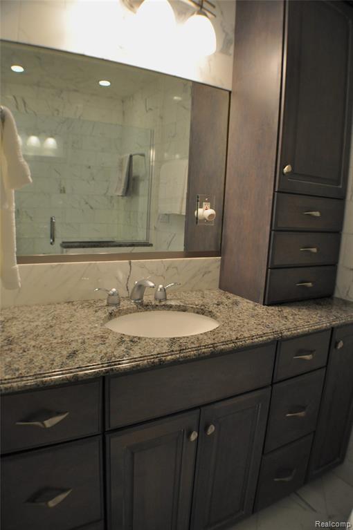 3593 Meadowleigh Lane, Waterford, MI 48329 — Photo 23