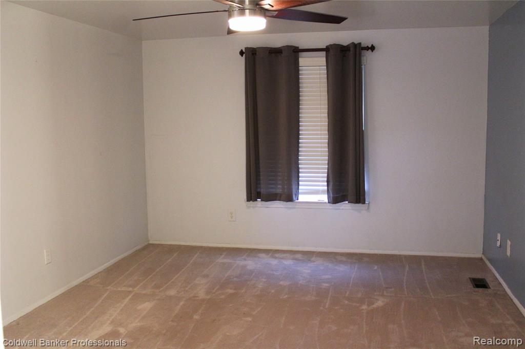 6586 CARRIAGE HILLS Drive, Canton, MI 48187 — Photo 21