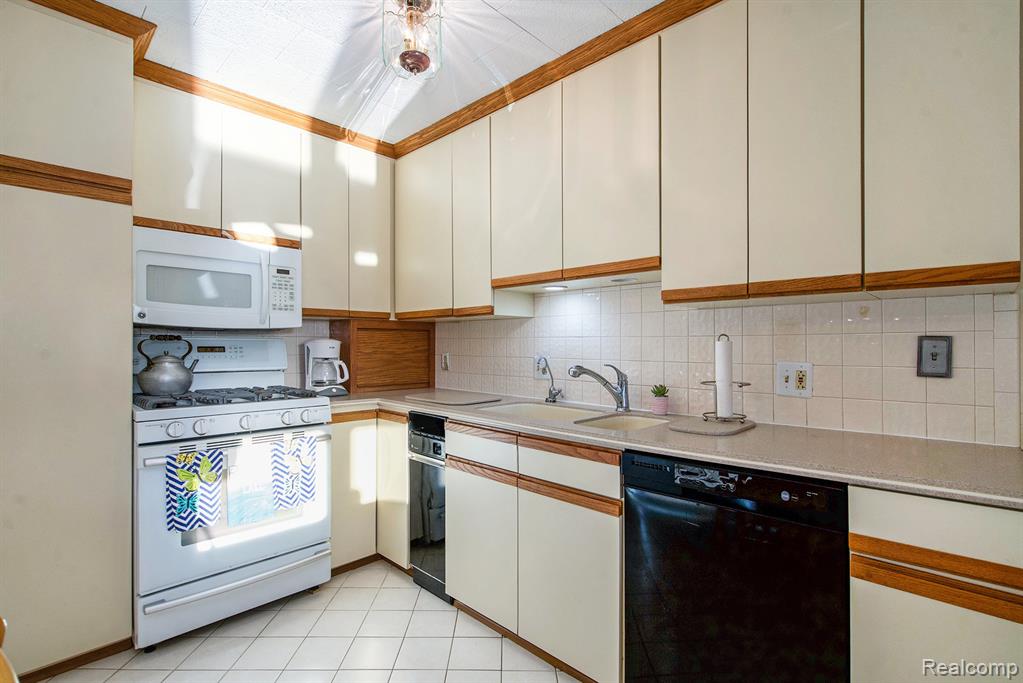 11109 Wynns Road, Pinckney, MI 48169 — Photo 13
