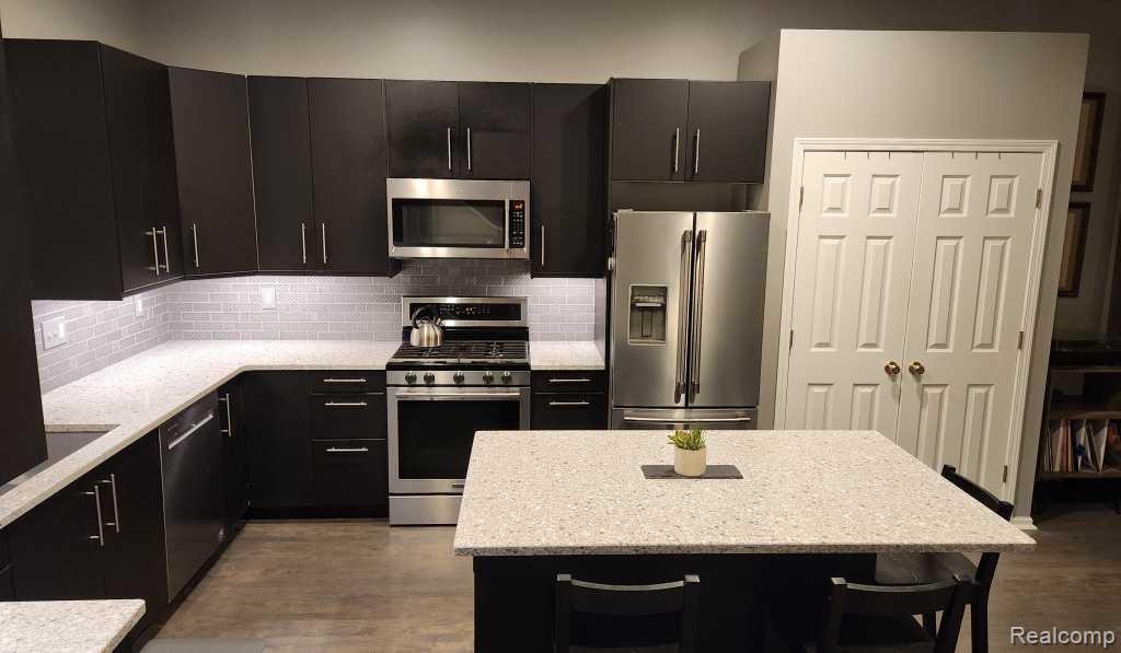309 E Ferry Street, 8 EAST BUILDING, Detroit, MI 48202 — Photo 12