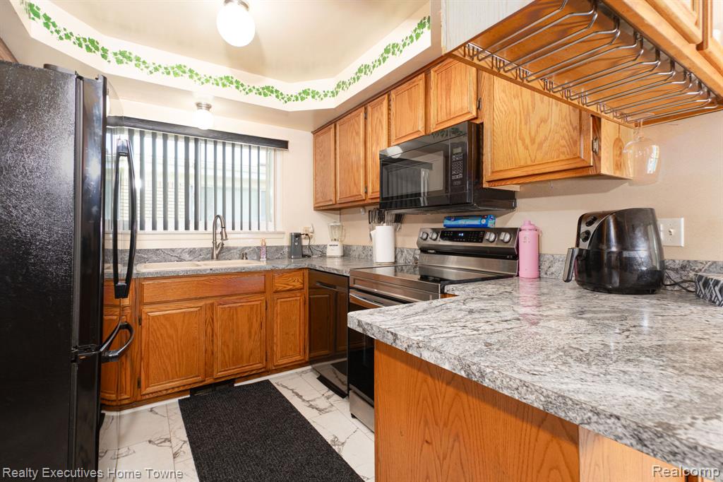 30539 Lund Avenue, Warren, MI 48093 — Photo 8