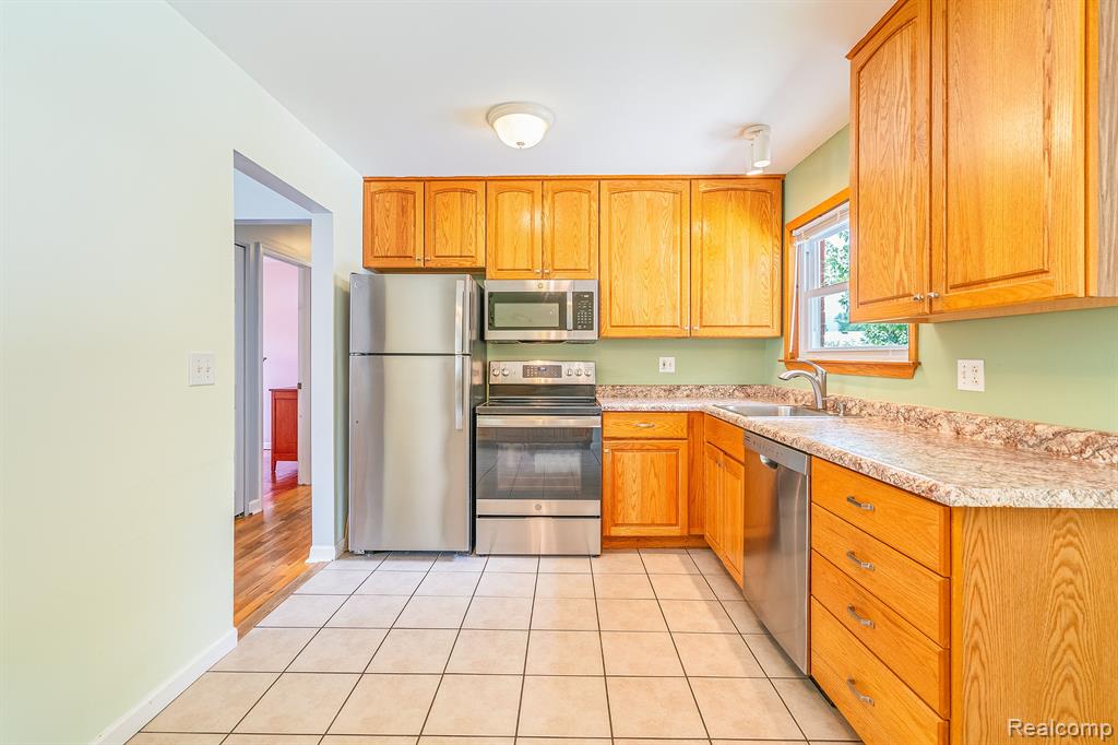 9705 HAMILTON Street, Belleville, MI 48111 — Photo 7