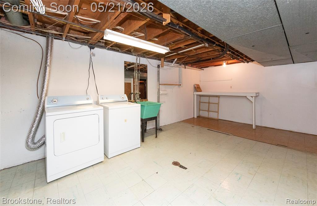 2445 Liverpool, Auburn Hills, MI 48326 — Photo 33