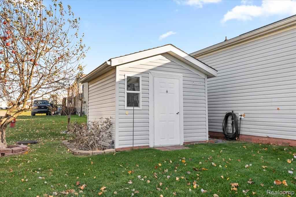 11201 Woodchester Court, South Lyon, MI 48178 — Photo 27