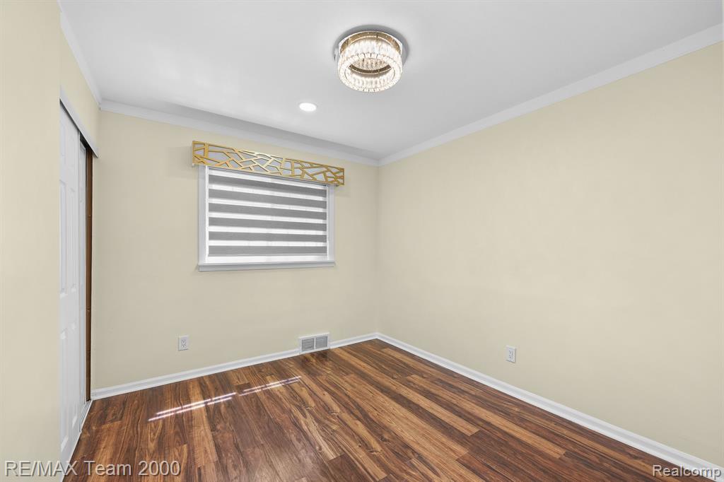 6470 Norborne Avenue, Dearborn Heights, MI 48127 — Photo 10