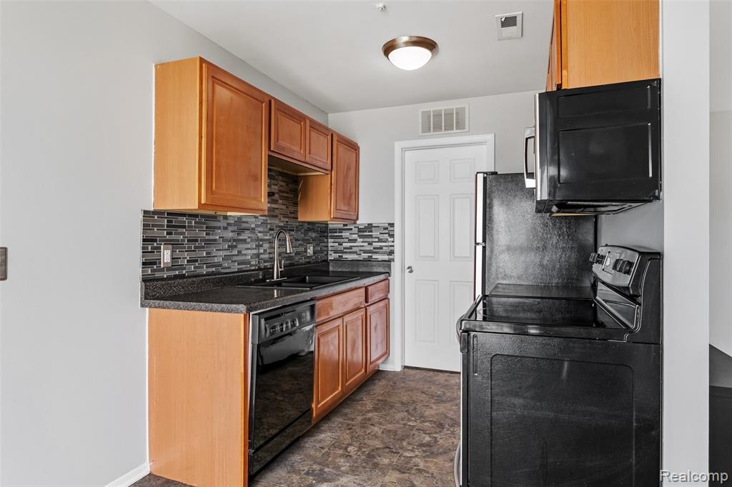 42564 Saratoga Road, 31, Canton, MI 48187 — Photo 15