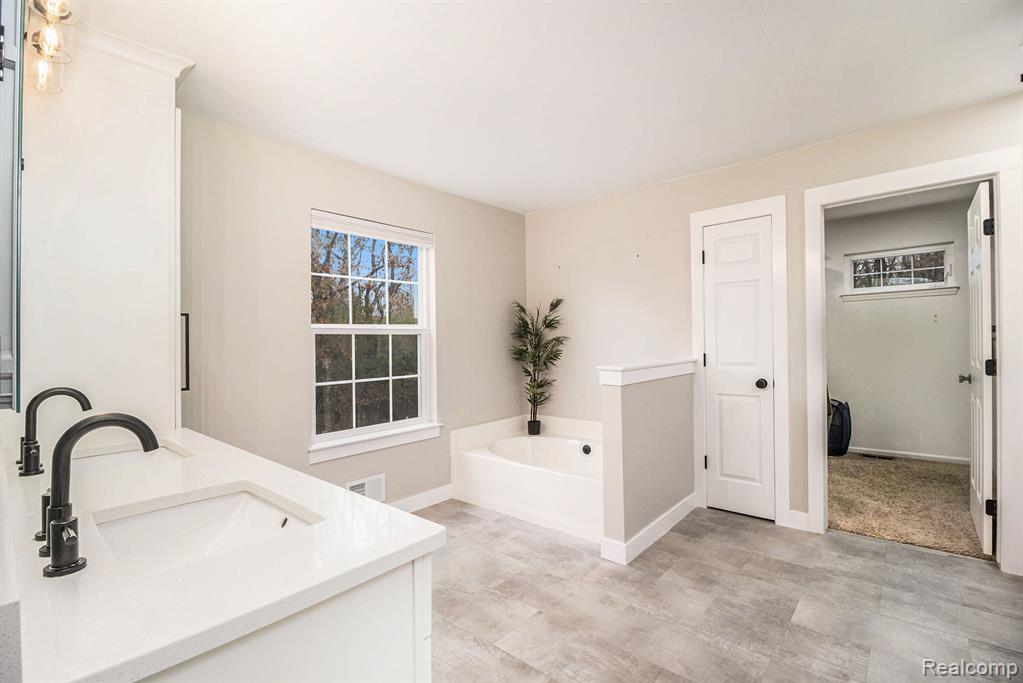 4659 Mesa Court, Clarkston, MI 48348 — Photo 13
