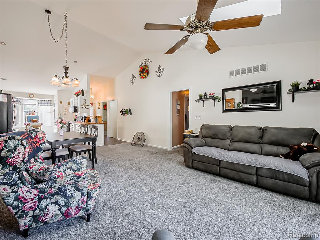 5374 Franklin Avenue, Trenton, MI 48183 — Photo 5