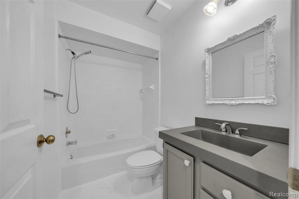 881 Tartan Trail, Bloomfield Hills, MI 48304 — Photo 25