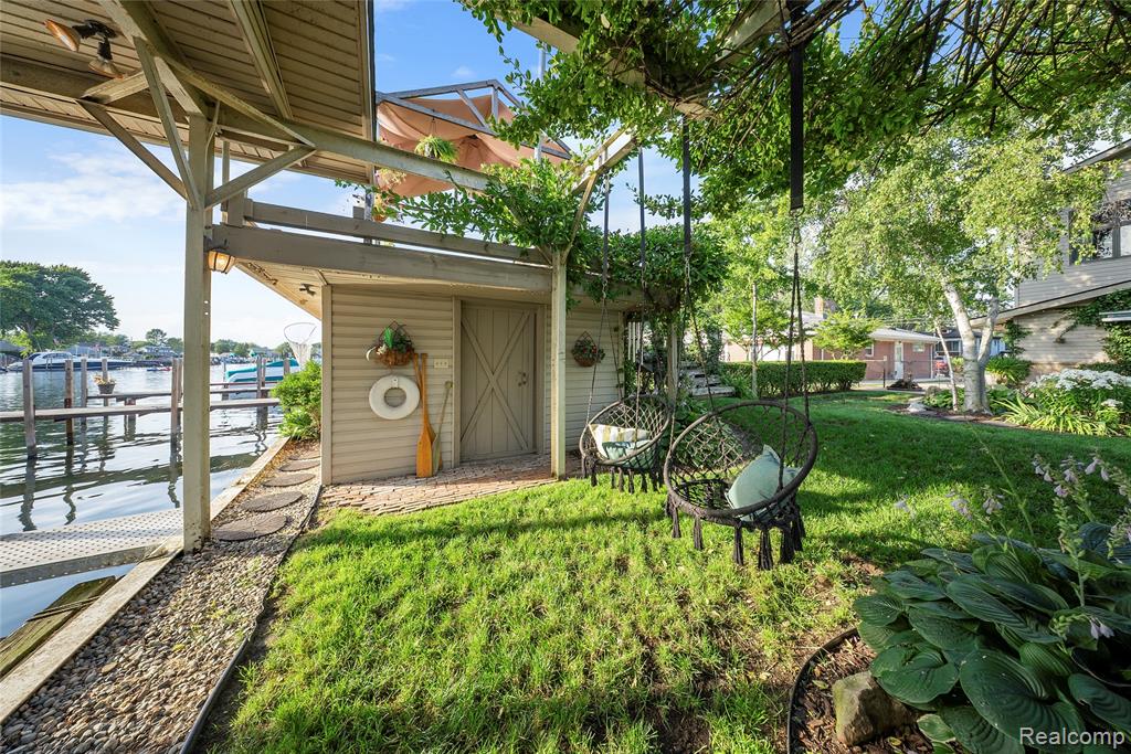 30500 Bayview Drive, Gibraltar, MI — Photo 31